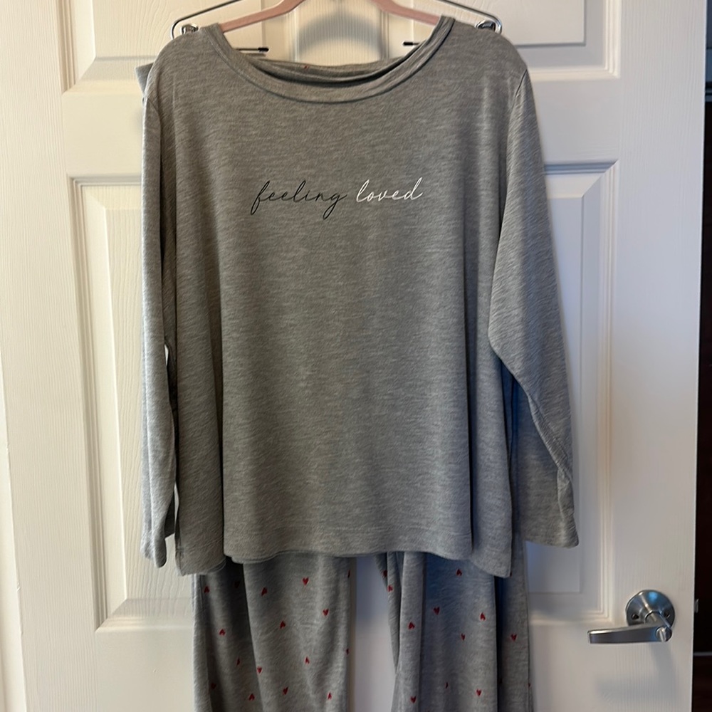 peace love world, grey pajamas 2XP ❤️